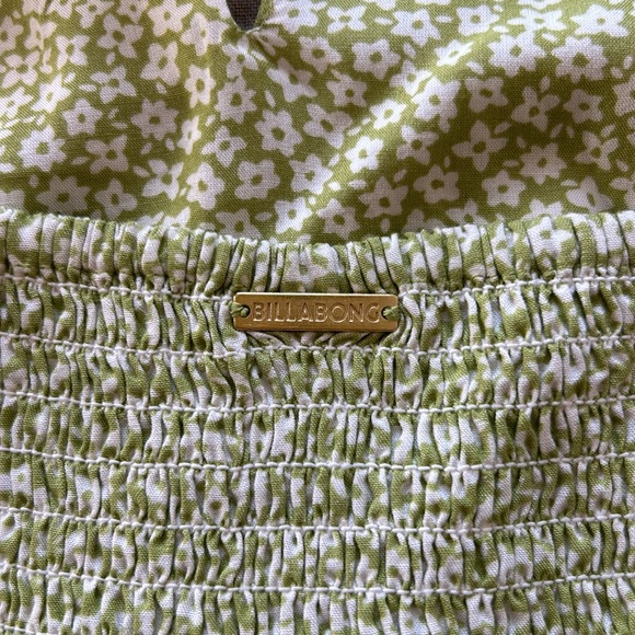 ✨ BILLABONG CROPPED HALTER TOP SZ M - Picture 3 of 6